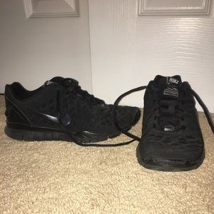Black Nike sneakers size 7